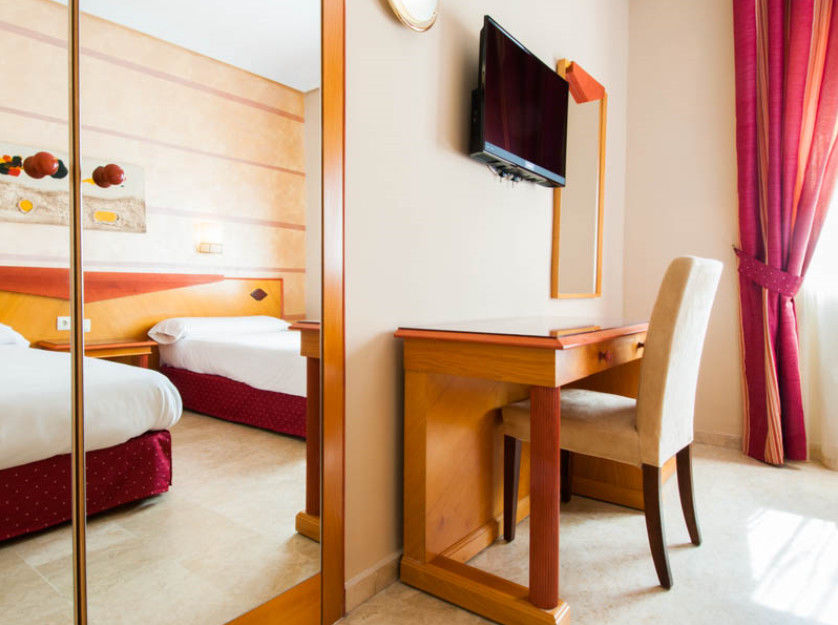 Hotel Del Val - Parking Gratuito Andújar Extérieur photo